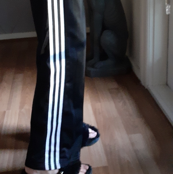 Adidas Women's Track Pant Love Heart Detail - Picture 10 of 10